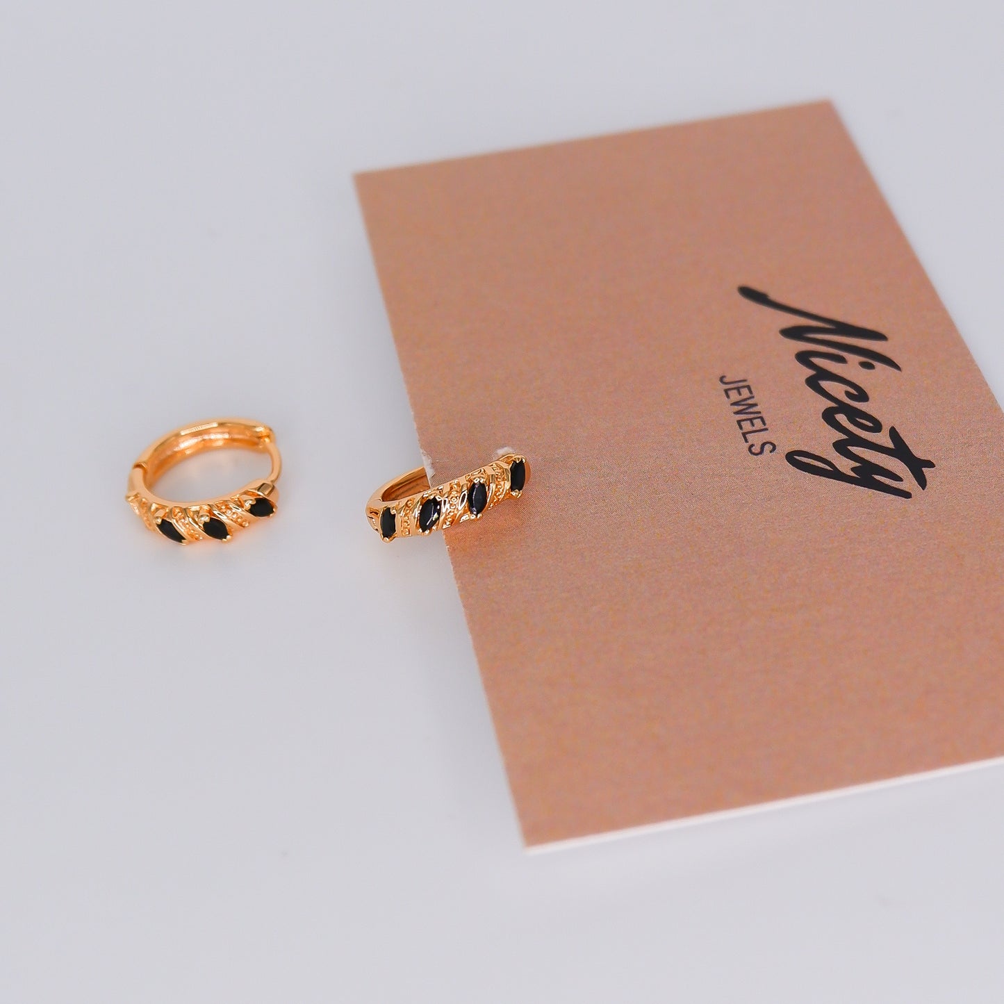 Argola Hipoalergénica 4 Brilhos Ovais Pretos