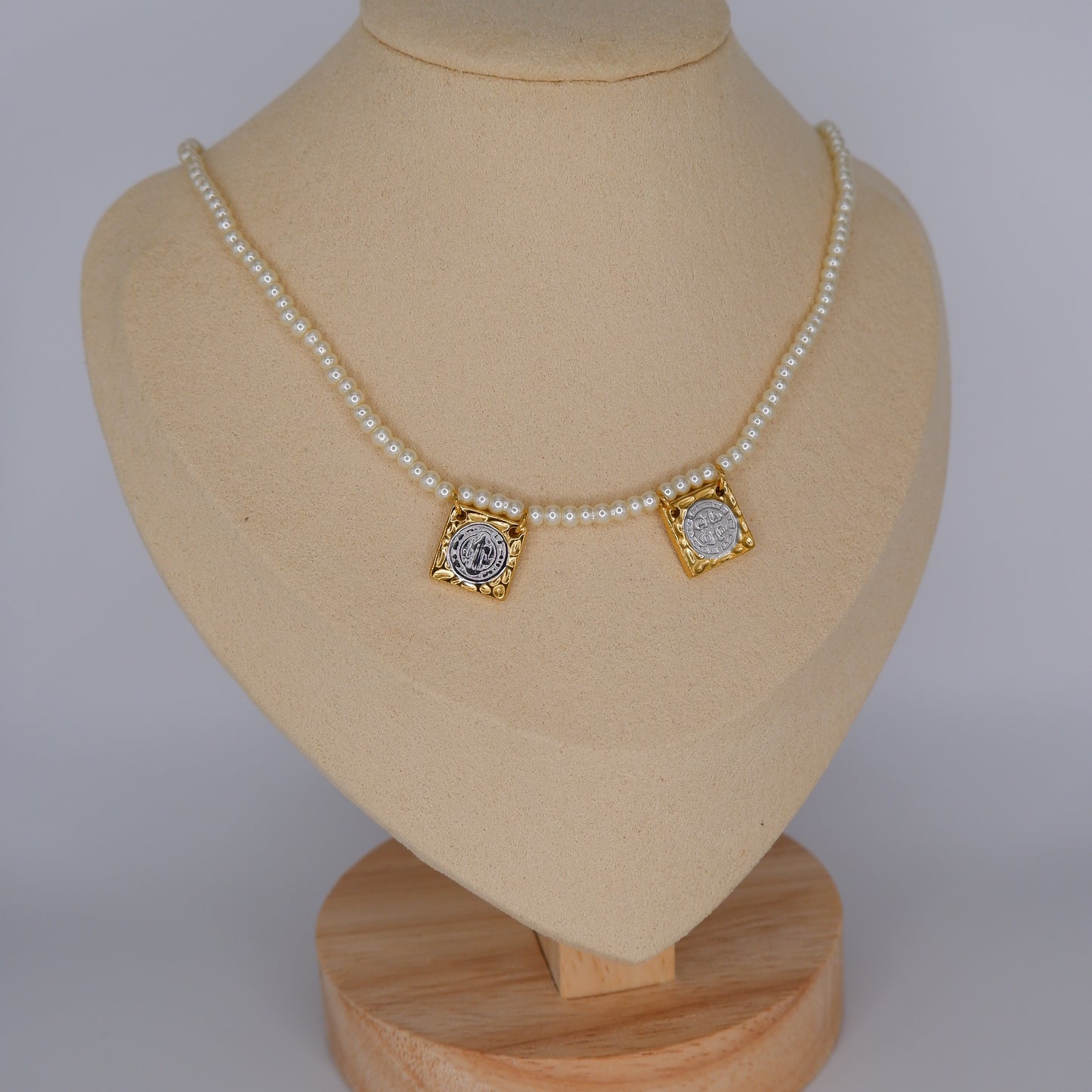 Colar Pérolas Bicolor Pérolas Medalhas