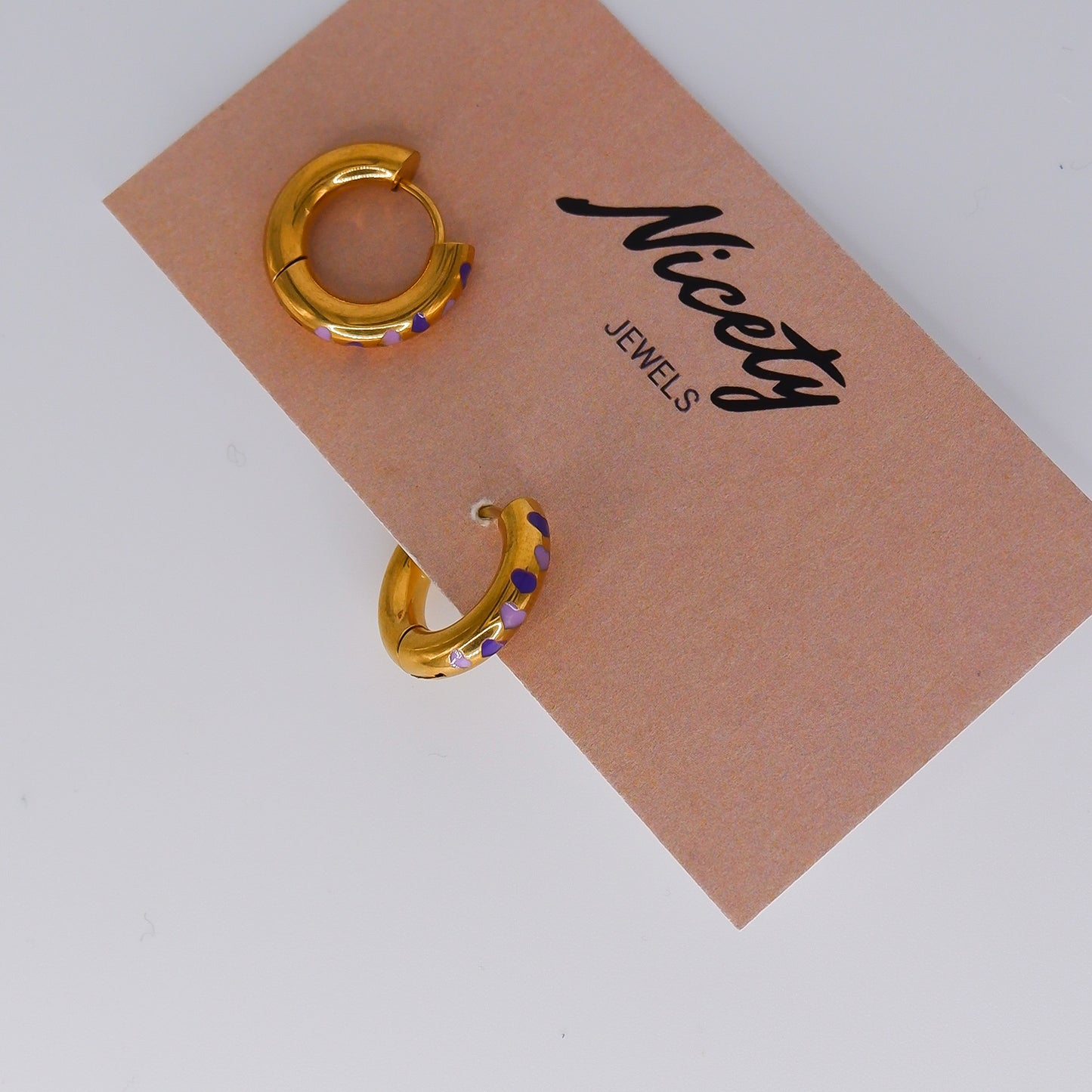 Argolas Douradas com corações Lilás