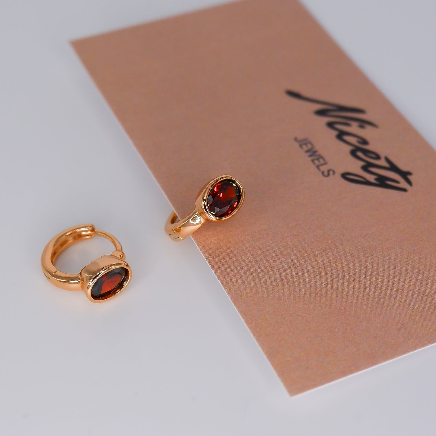 Argola Hipoalergénica Bola Vermelha