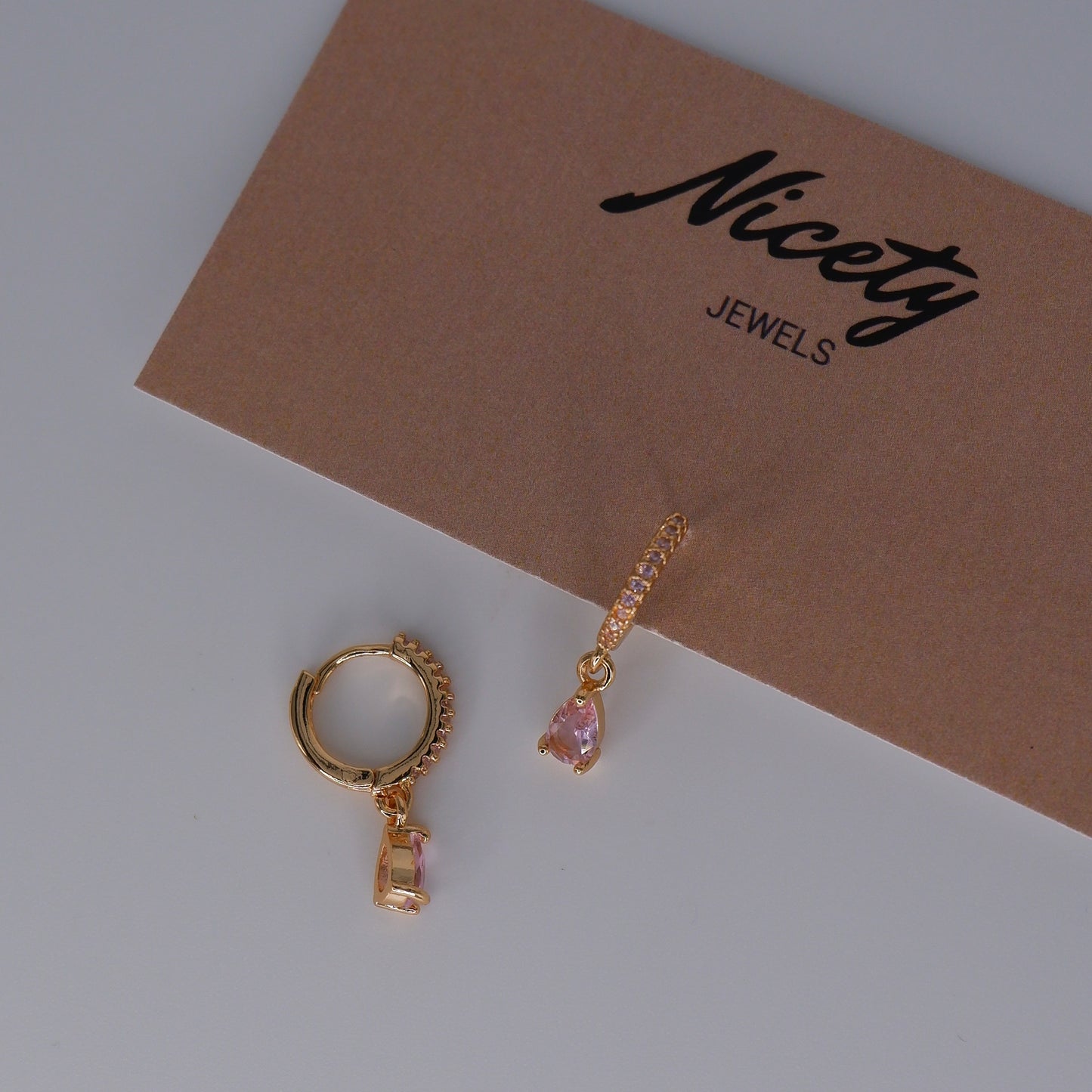 Argola Hipoalergénica Brilhantes Pendente Rosa Gota