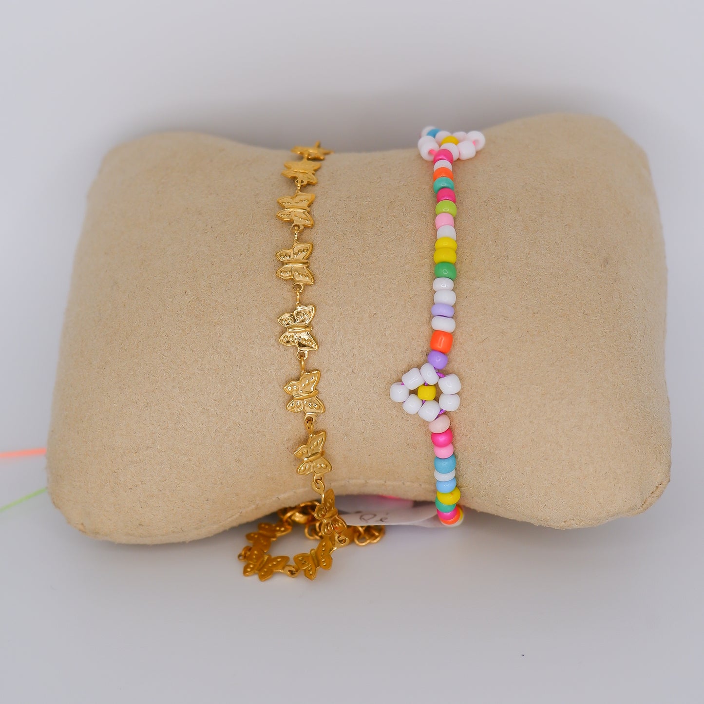 Pulseira Pé Dourada Borboletas e Miçangas