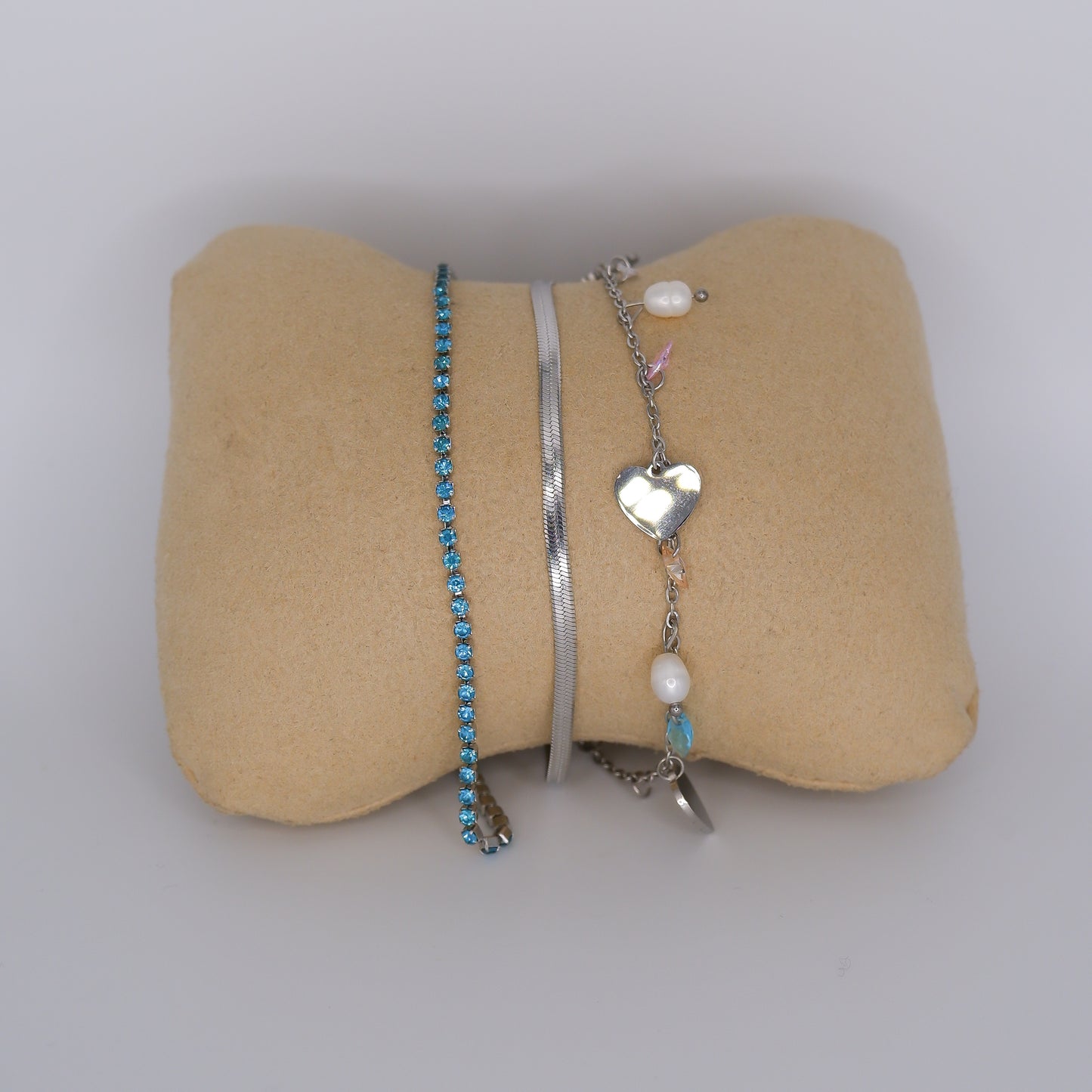 Pulseira Pé Prateada Azul, Malha e Pendentes