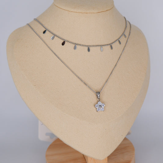 Colar Prateado Flor e Pendentes