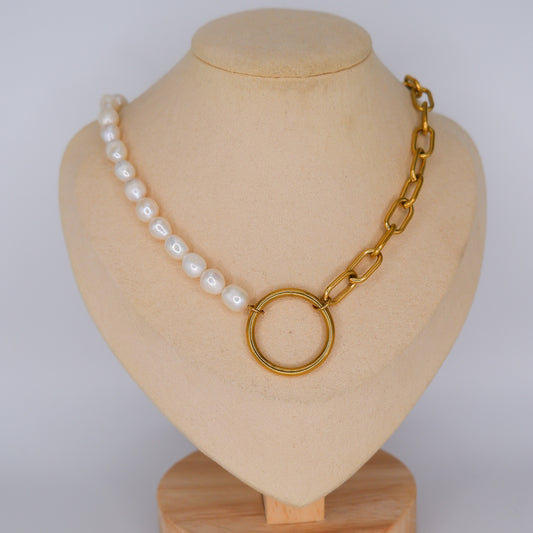 Colar Pérolas com Corrente
