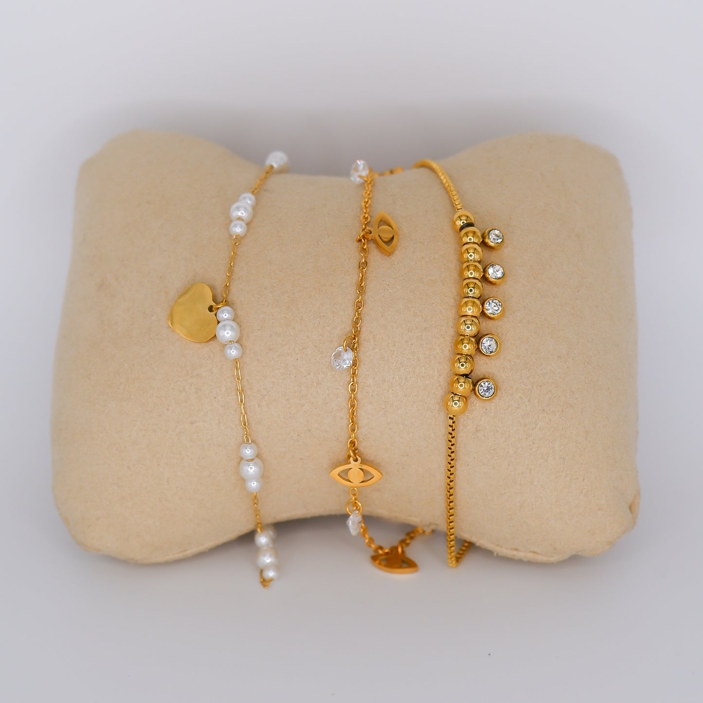 Pulseira Pé Dourada Pérolas, Olhos e Brilhos