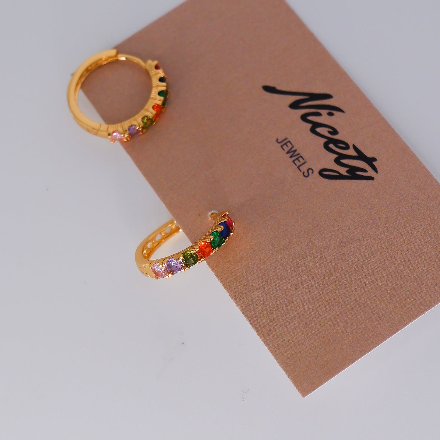 Argolas Grandes Douradas e Brilhantes Coloridos