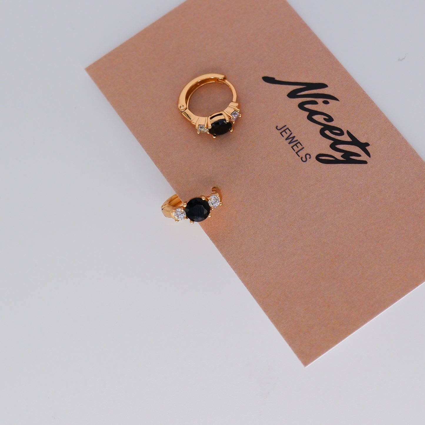 Argola Hipoalergénica Brilhante Preto e Transparente