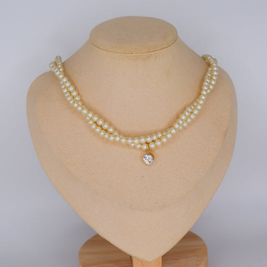 Colar de Pérolas com Ponto de Luz