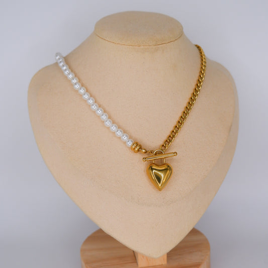 Colar de Pérolas Pequenas com Coração