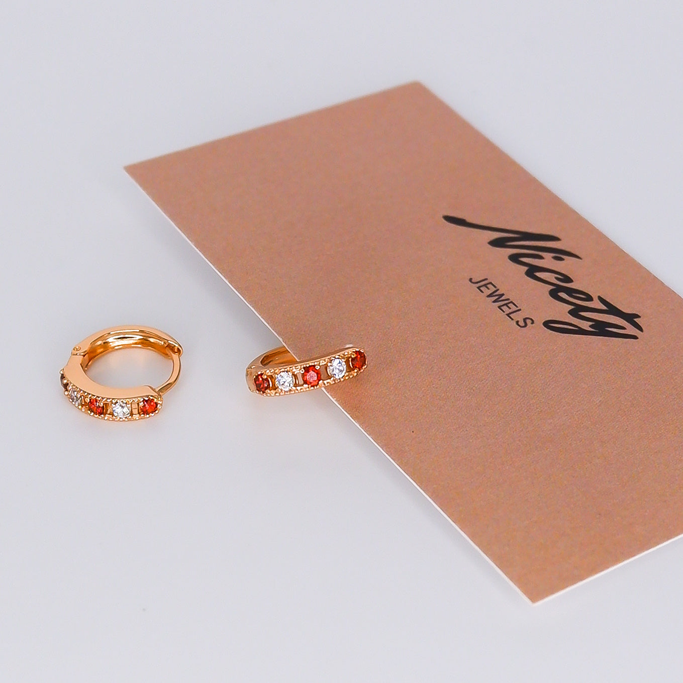 Argola Hipoalergénica Básica Vermelha e Transparente