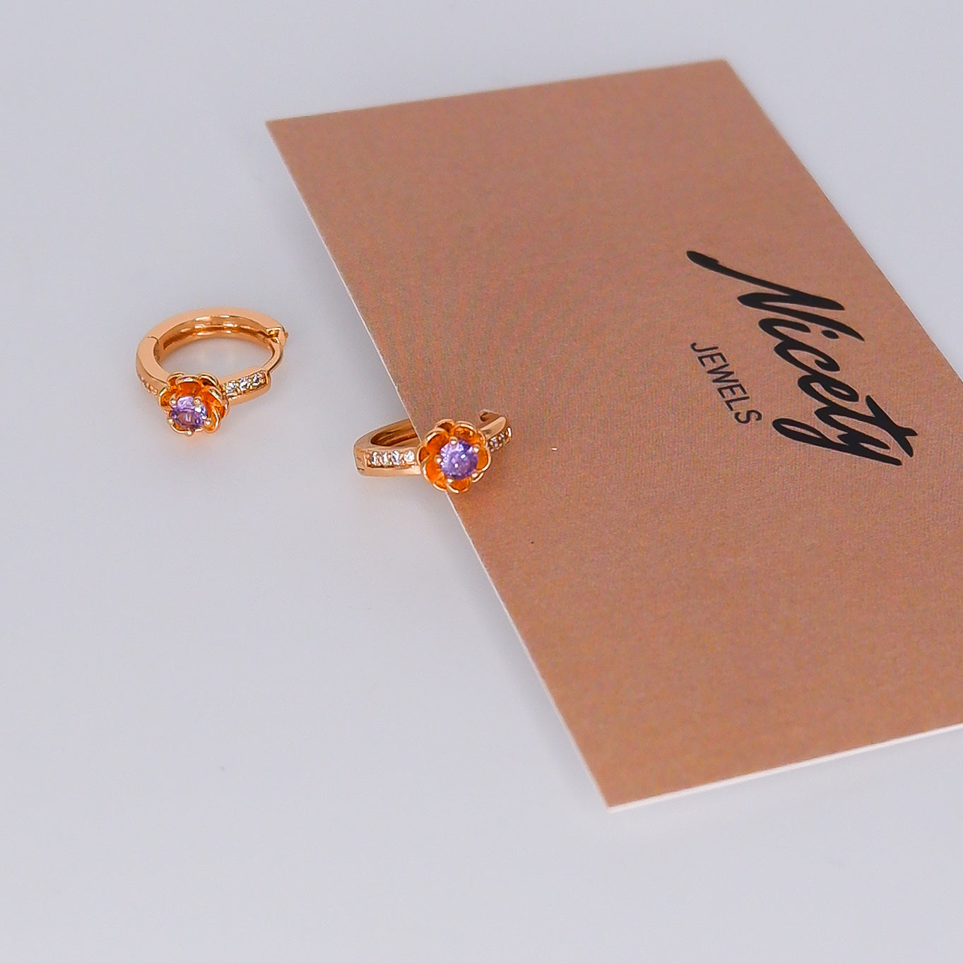 Argola Hipoalergénica Flor Lilás