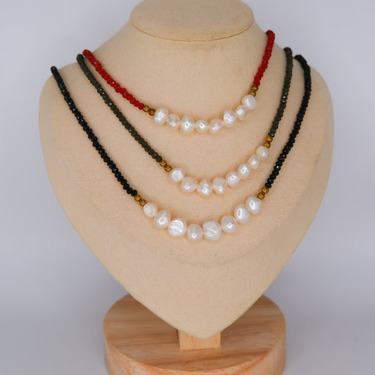 Colares Pérolas com Pedras Pretas/Cinza/Vermelhas