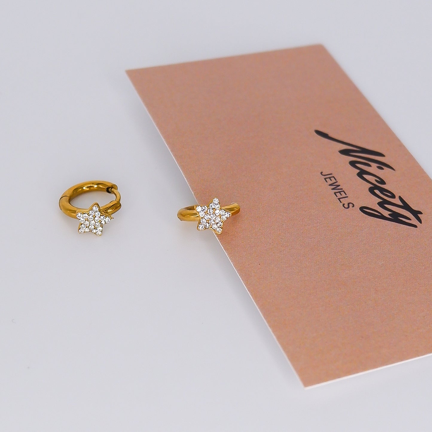 Argola Dourada Básicas com Estrela