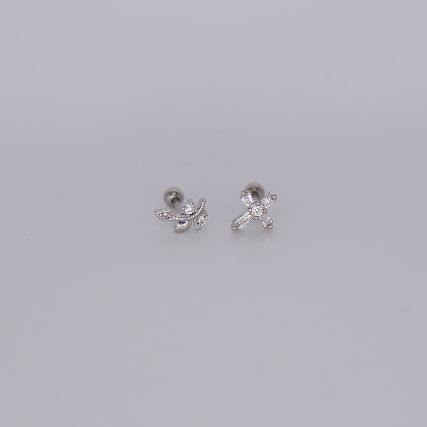 Piercing Bolinha Aço Inoxidável Prateado Folha e Cruz