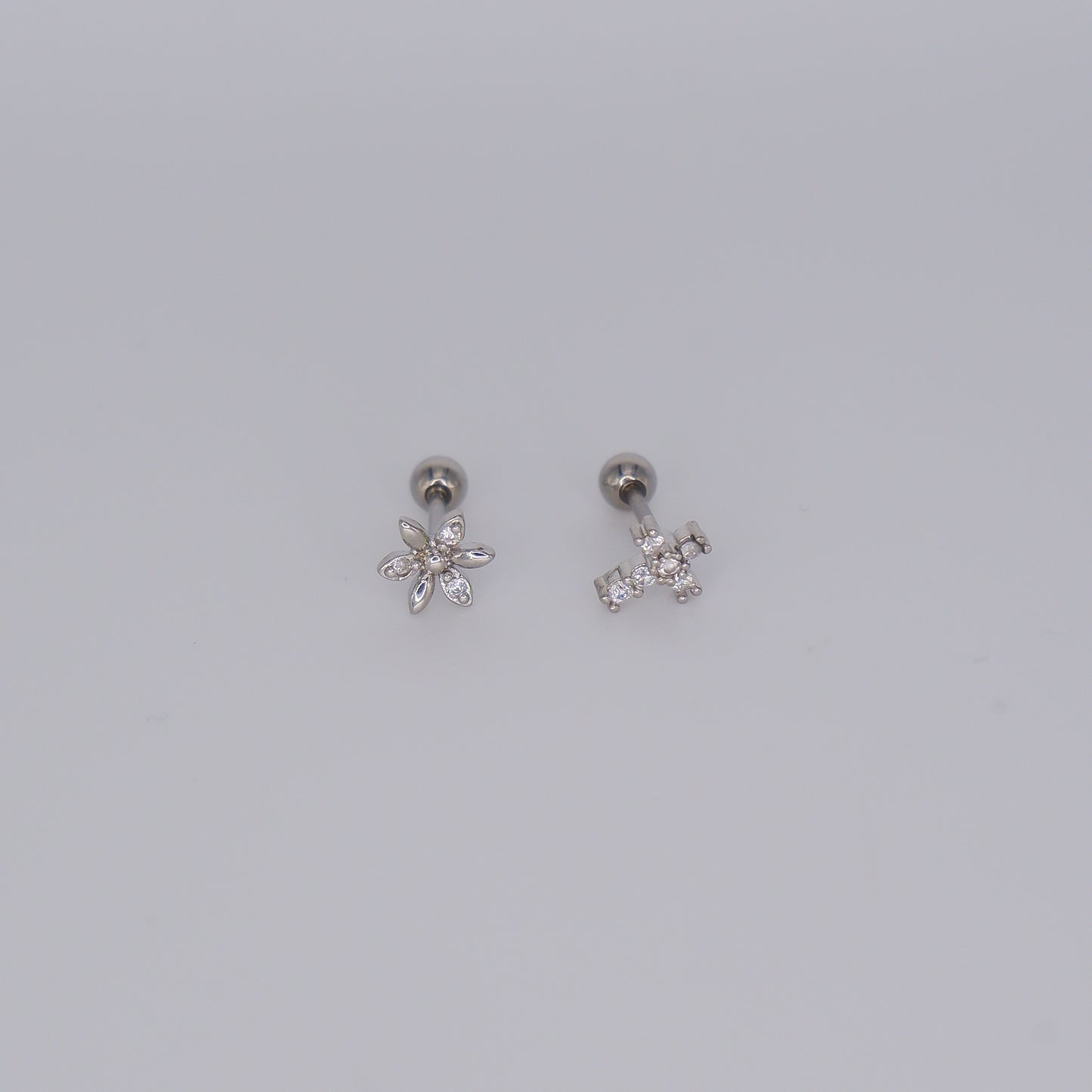 Piercing Bolinha Aço Inoxidável Prateado Flor e Cruz