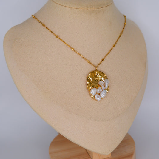 Colar Medalha de Pérolas