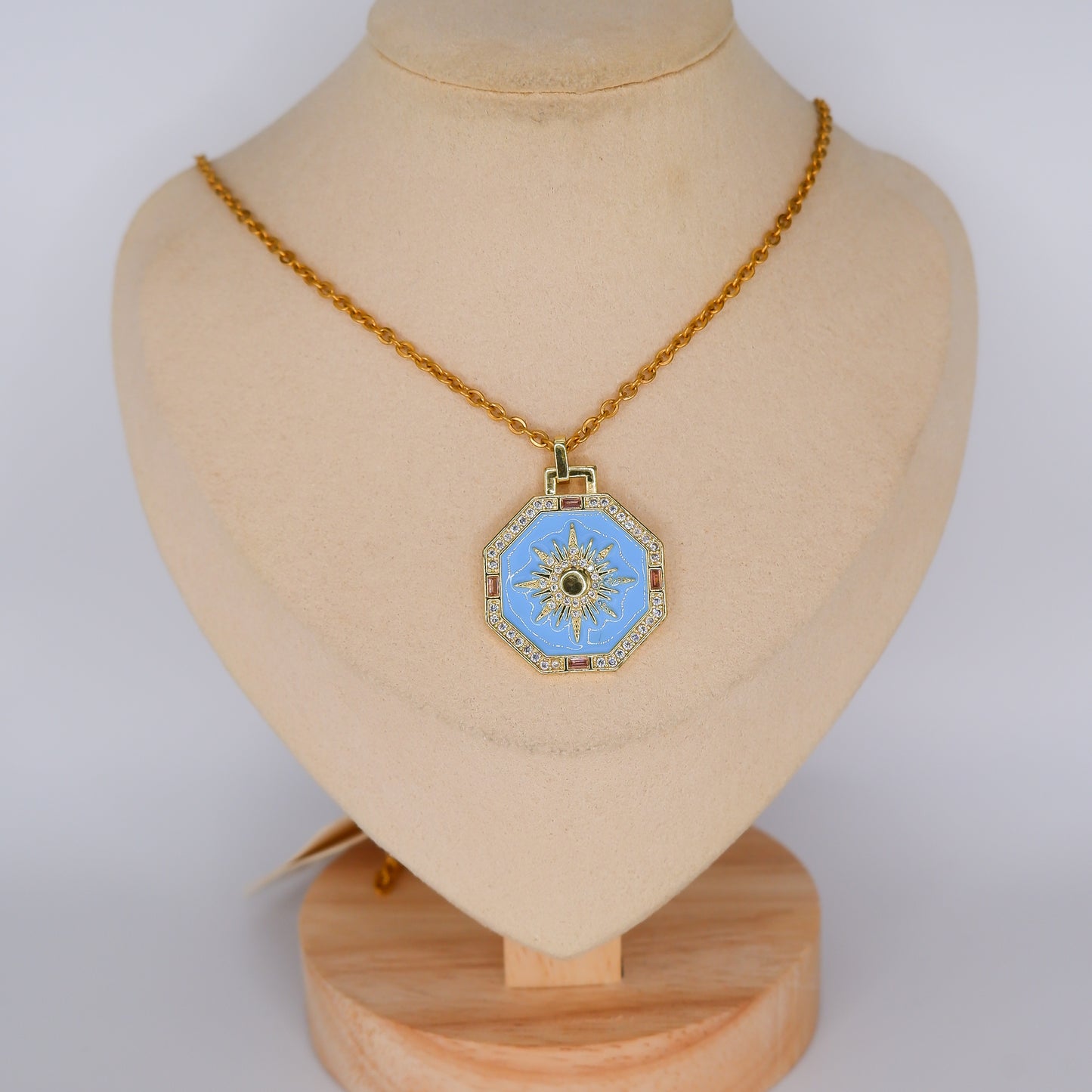 Colar Pendente Circular com Sol
