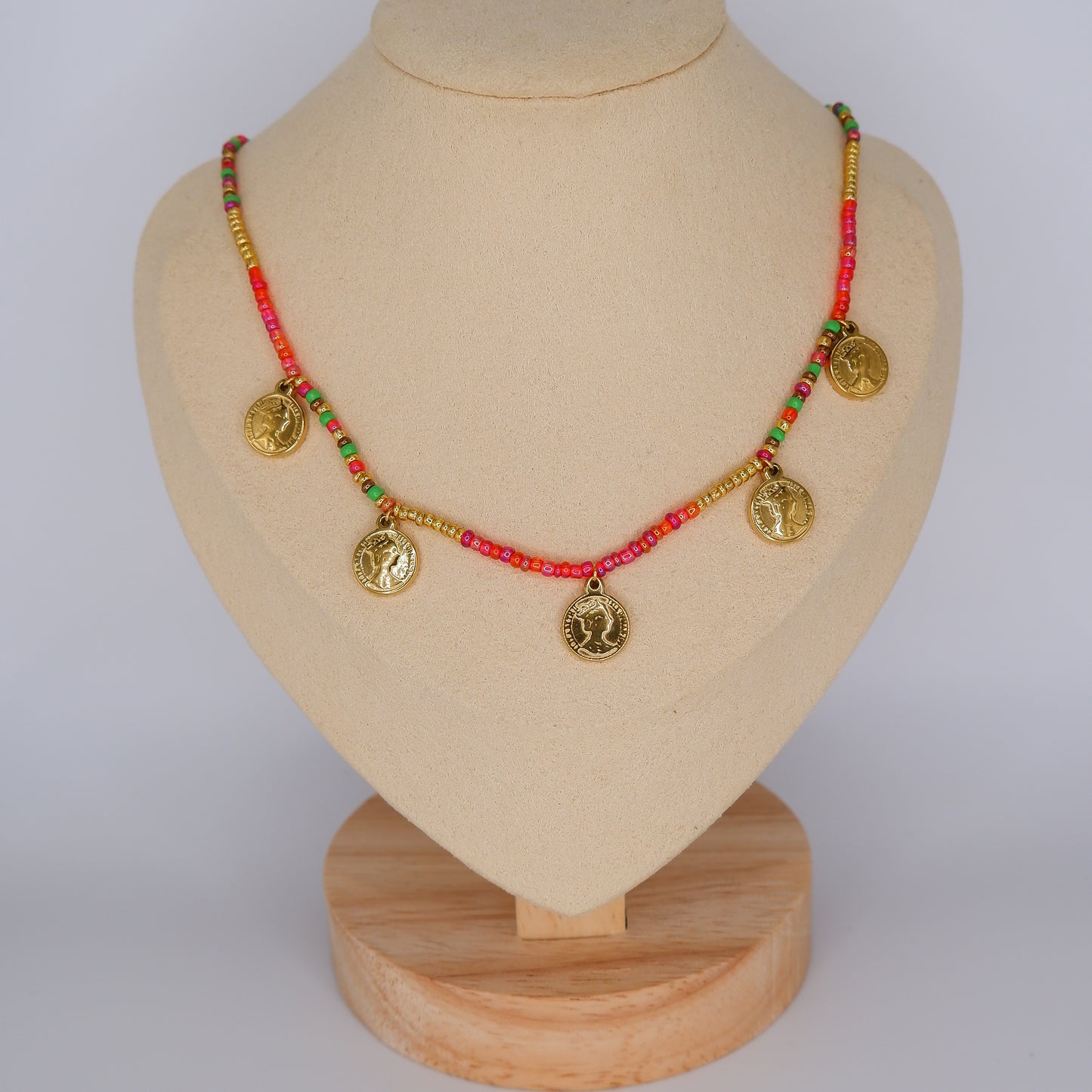 Colar Colorido com Medalhas