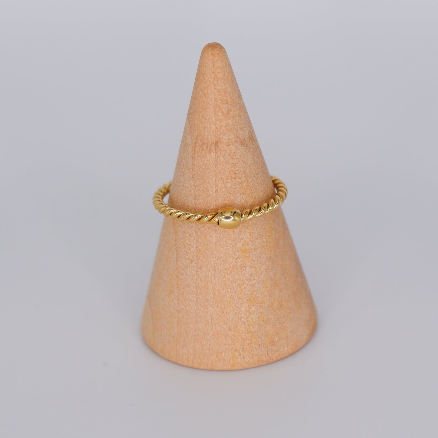 Anel Dourado Entrelaçado
