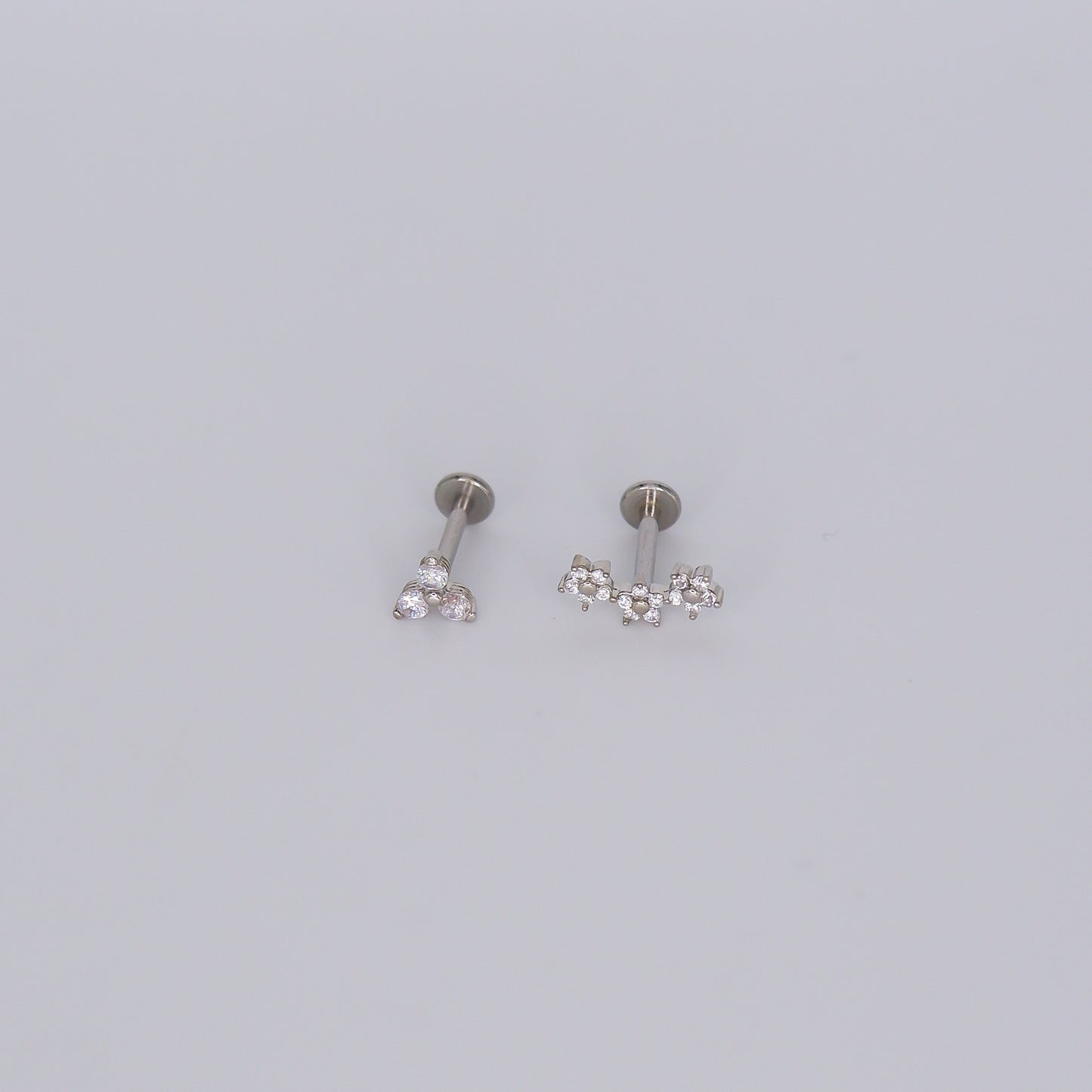 Piercing Achatado 3 Brilhantes e 3 Flores