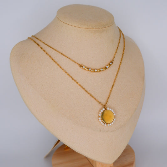 Colares Medalha com Pérolas e Brilhos