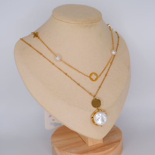 Colares Medalhão com Pérola e Pérolas Mini-Medalhas