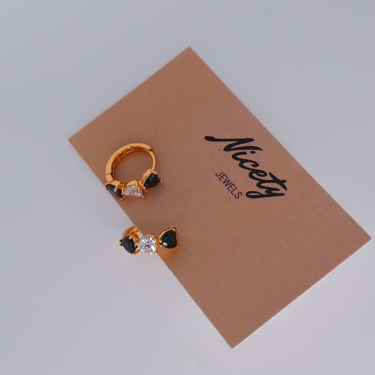 Argola Hipoalergénica 3 Corações Preto e Transparente