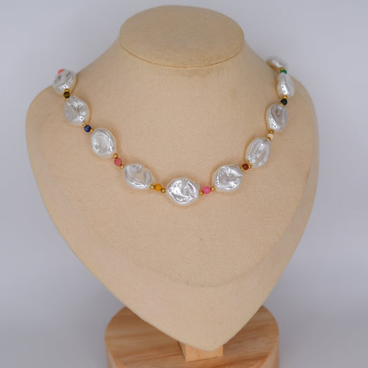 Colar de Pérolas Irregulares com Cores