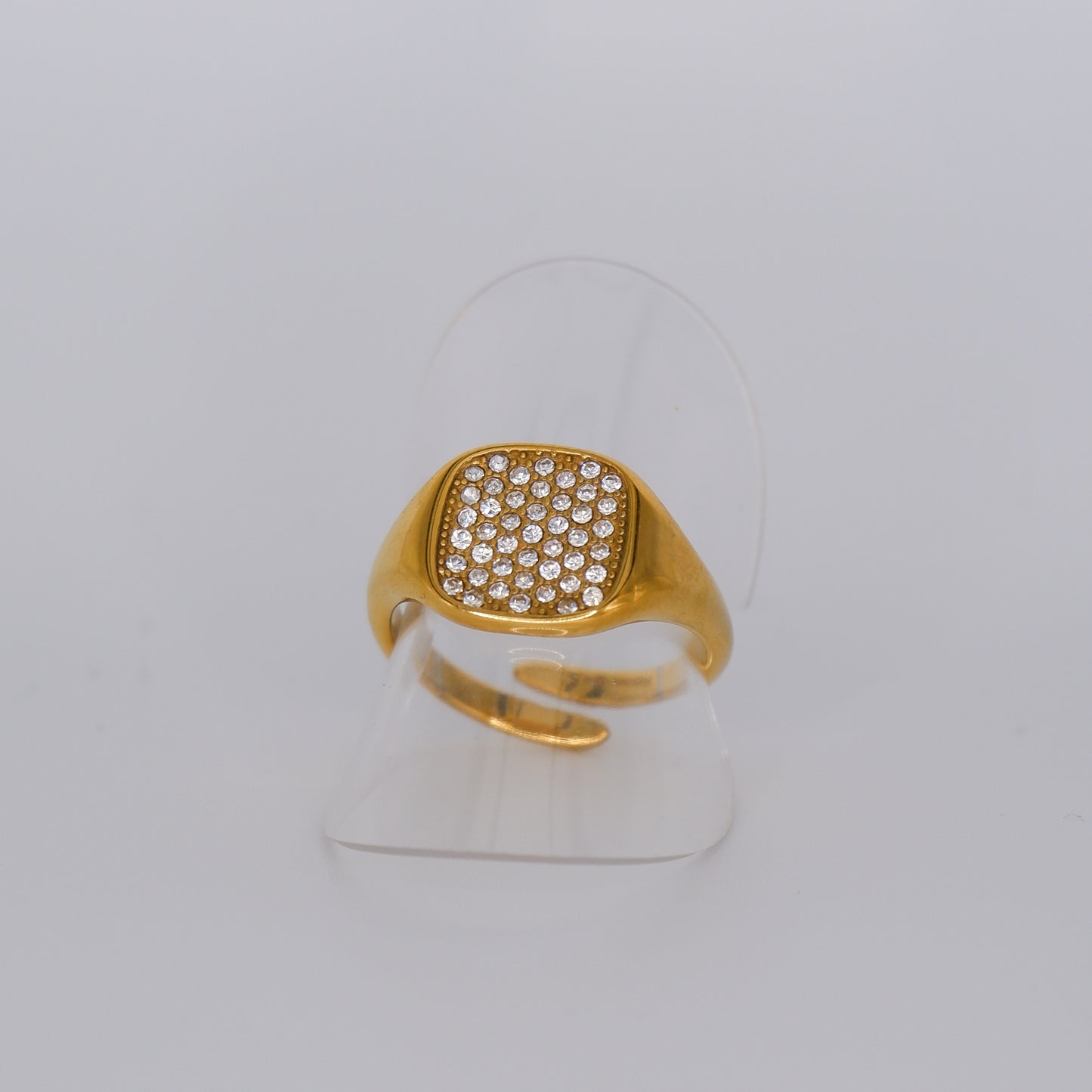 Anel Dourado Quadrado com Brilhantes