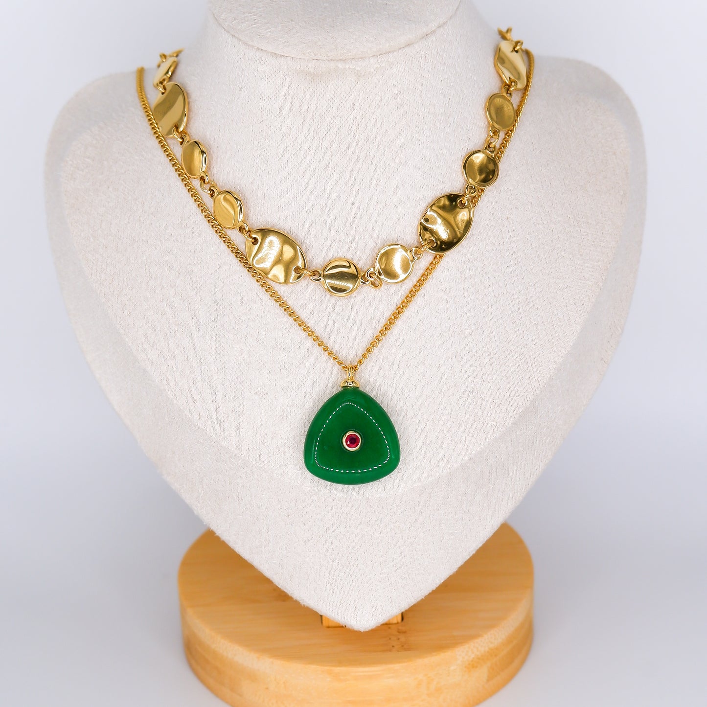 Colar Bolas Douradas e Pedra Verde