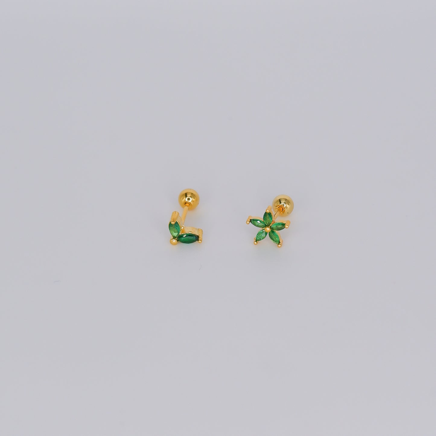 Piercing Bolinha Flor Verde e Folha