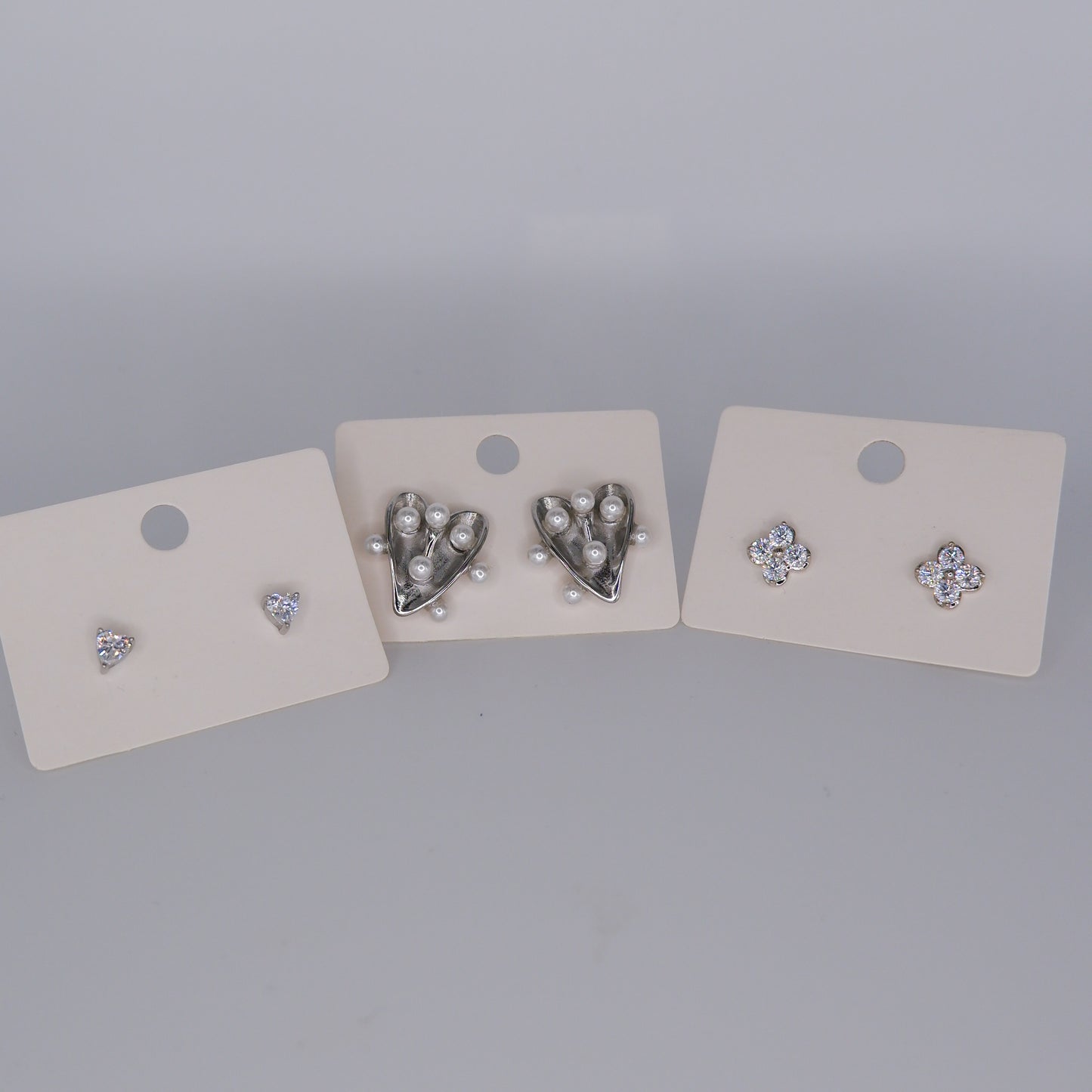 Brinco Espeto Prateado Ponto Luz, Coração e Flor