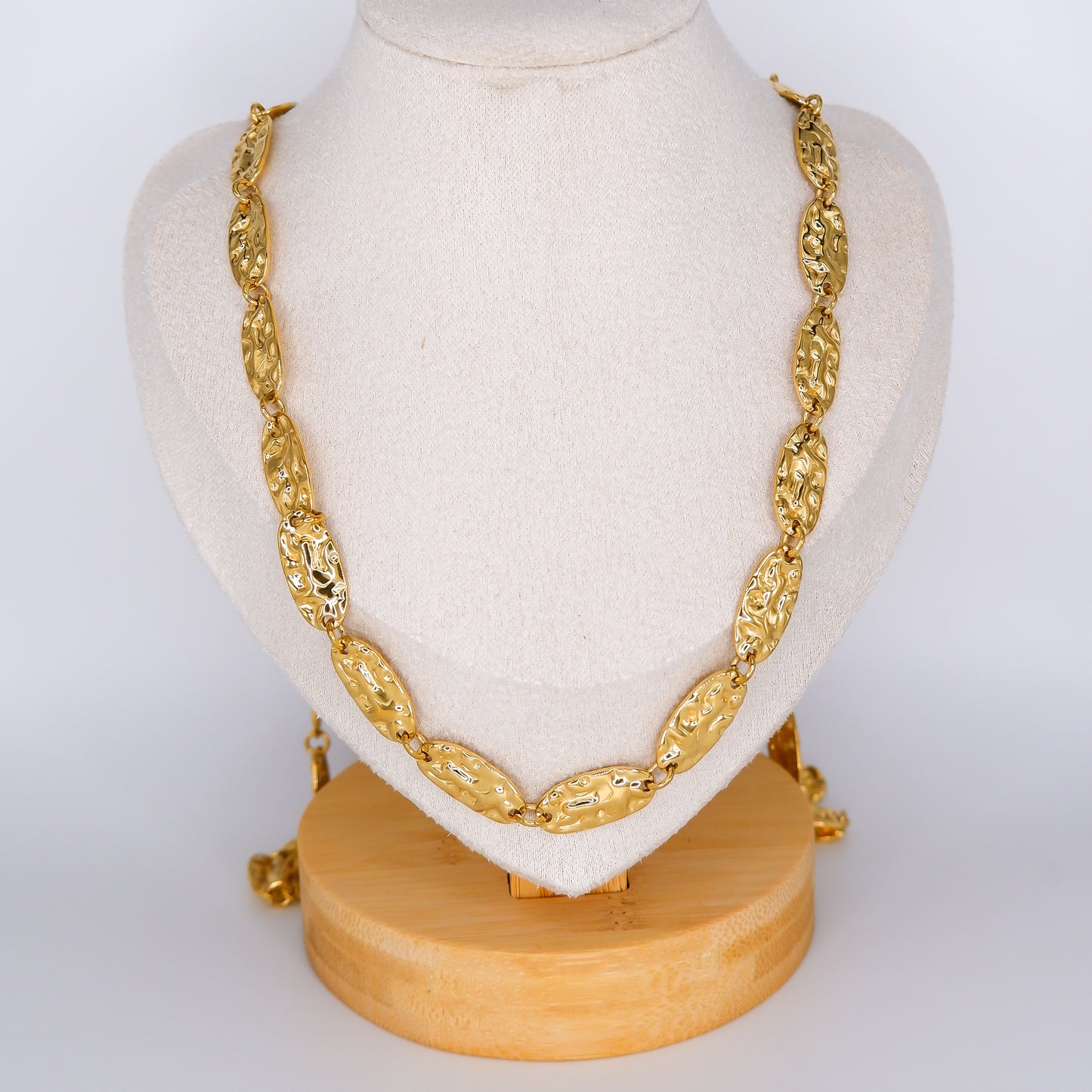 Colar Comprido Dourado Peças Ovais