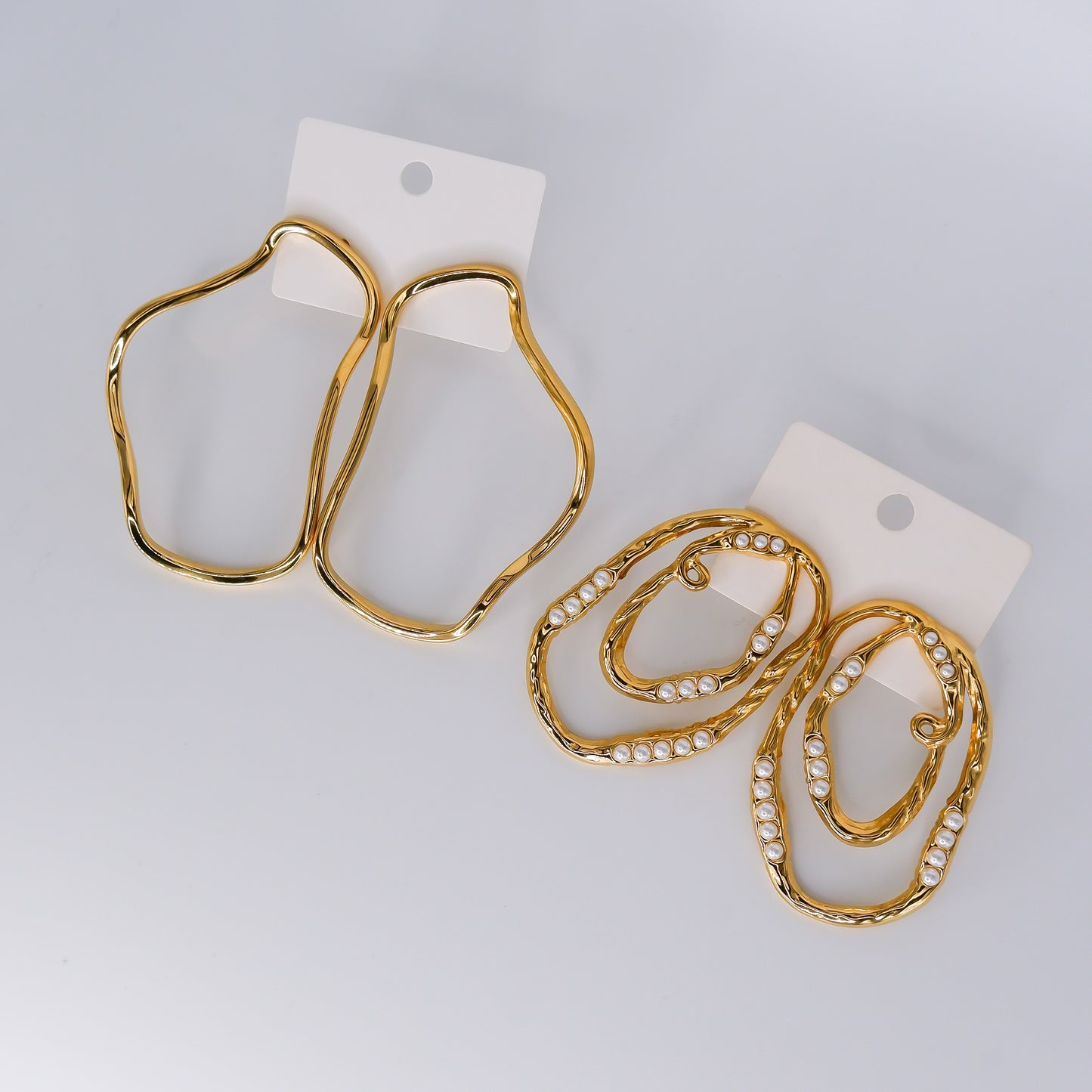 Brinco com pérolas e dourado