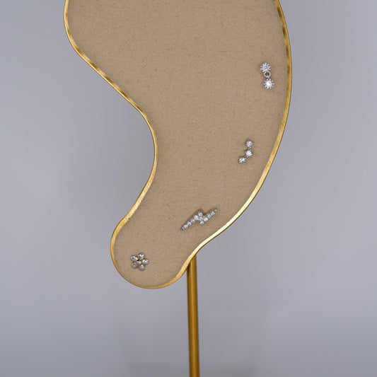 Piercings Bolinha Prateados #8 Flor, Raio e 3 Brilhantes