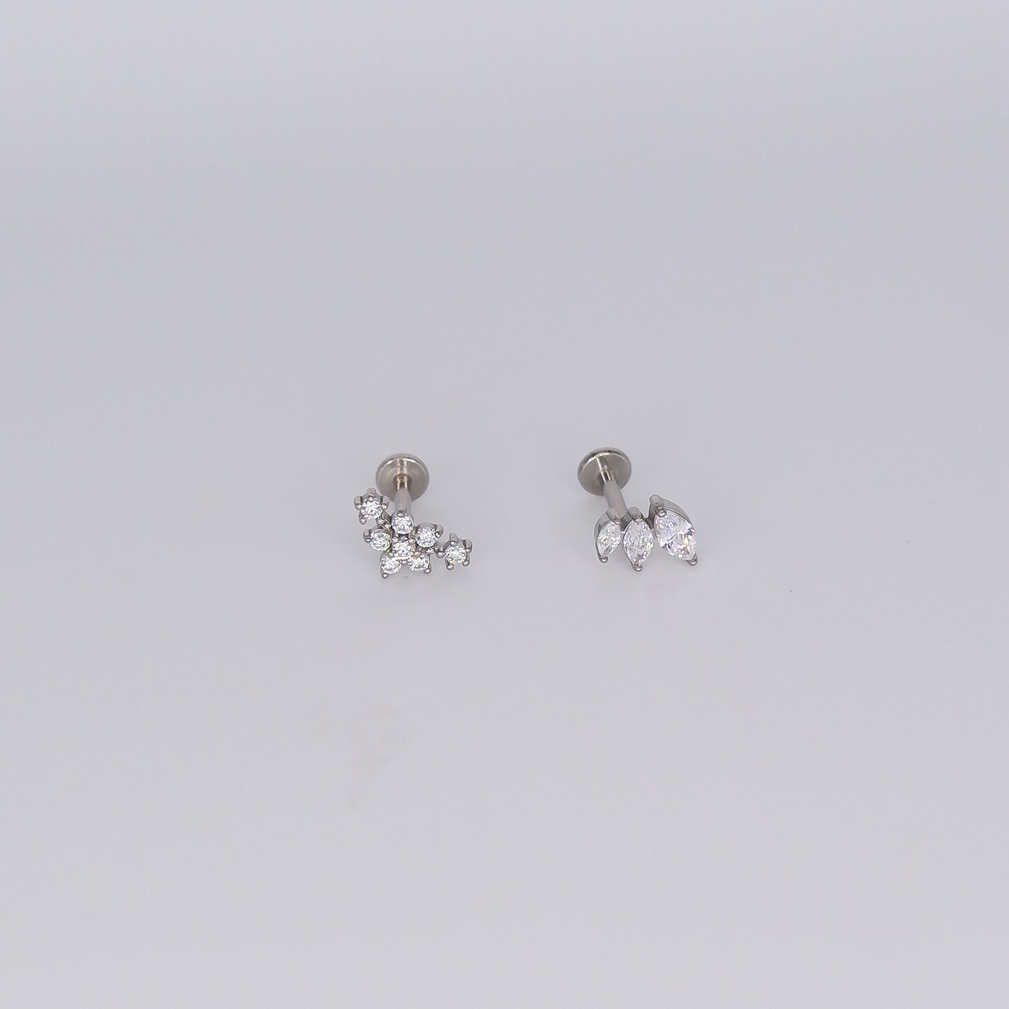 Piercing Achatado 3 Brilhos e Flor