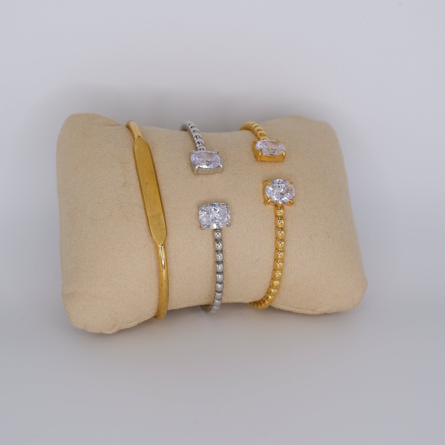 Escrava Chapa e Brilhantes Ovais Extremidades