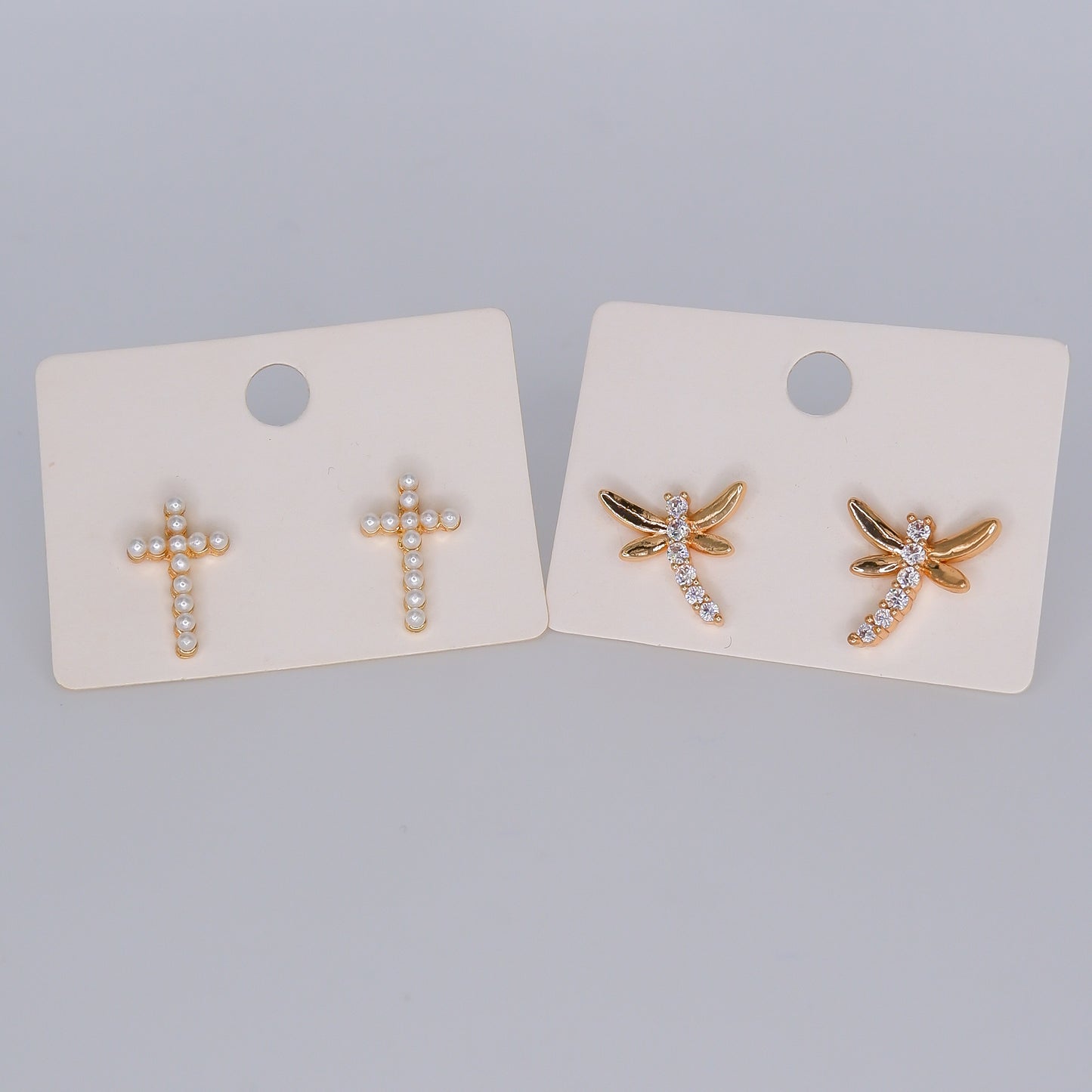 Brinco de Espeto Cruz de Pérolas e Libelinha