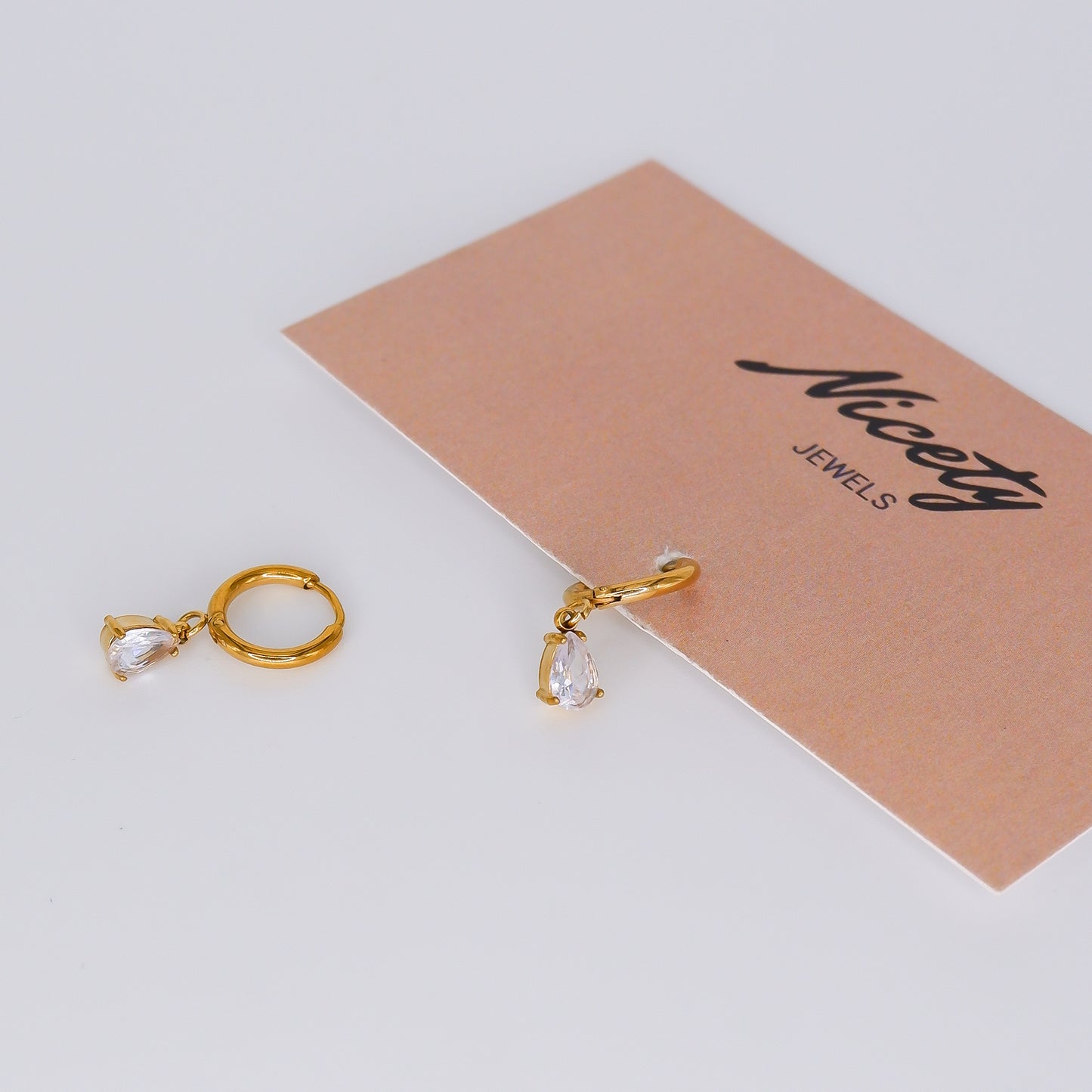 Argola com Pendente Gota Brilhante