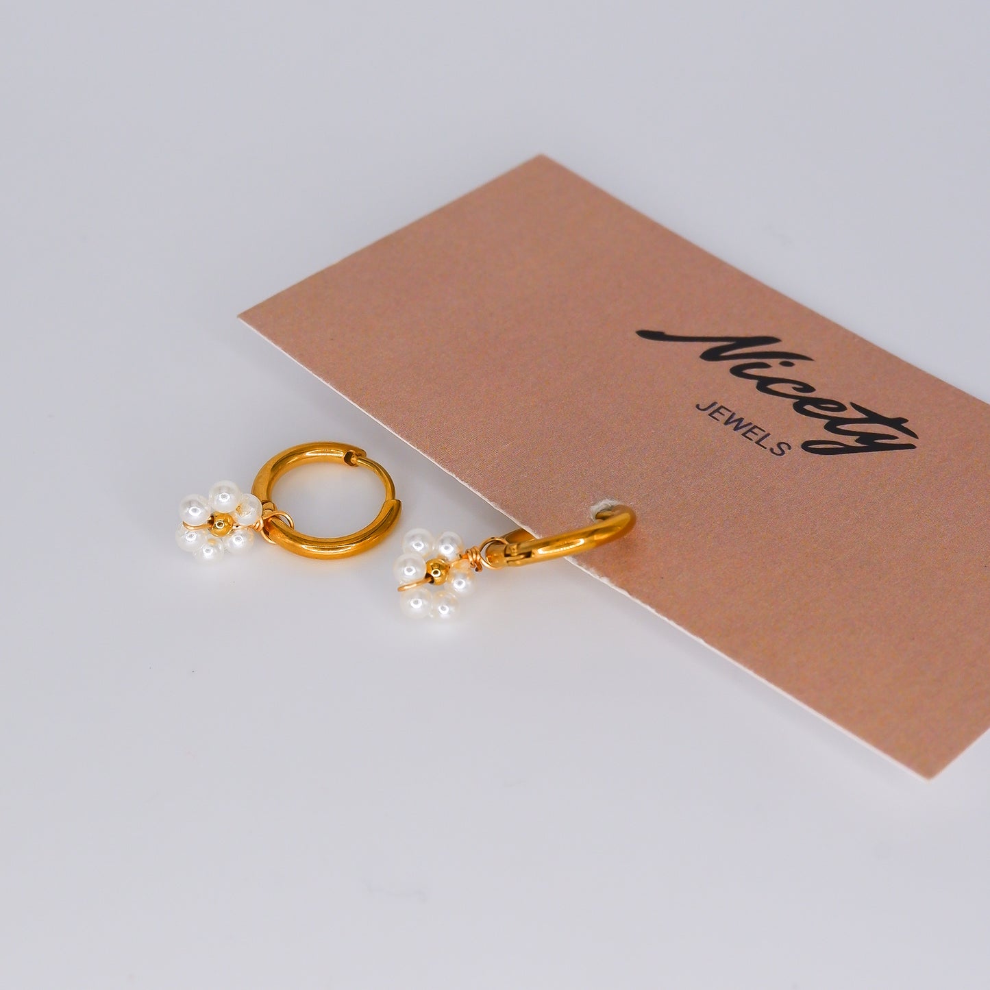 Argola com Flor Pendente