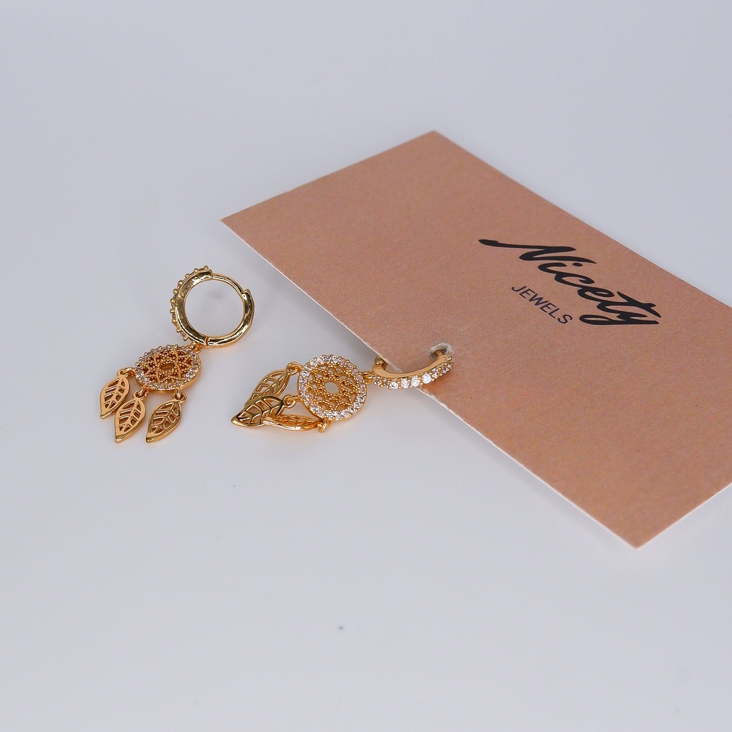 Argola com Folhas Pendentes