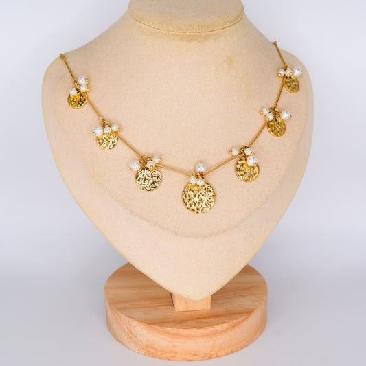 Colar Medalhas com Pérolas Pendentes