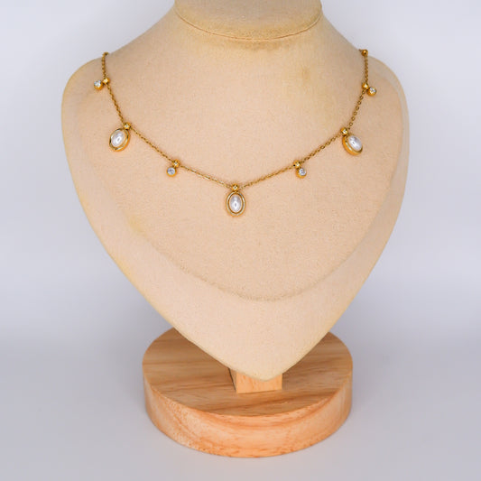 Colar Pérolas e Brilhos