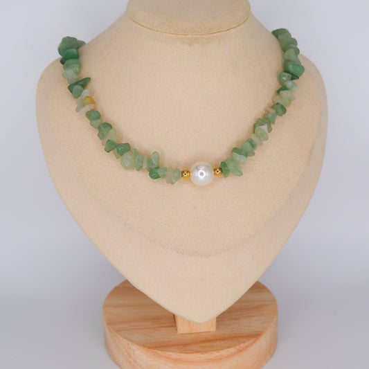 Colar de Pedras Verdes com Pérola
