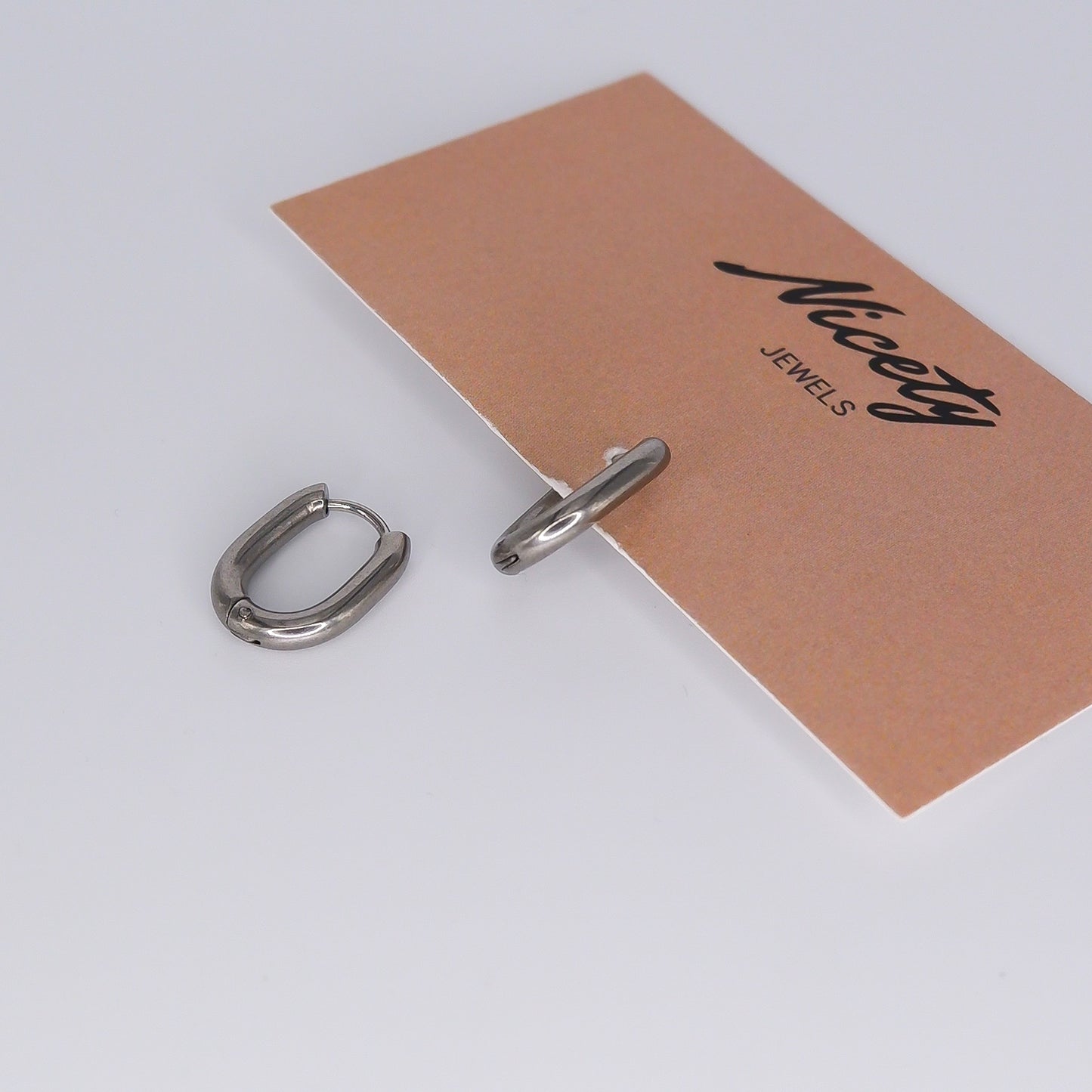 Argola Prateada Básica Retangular