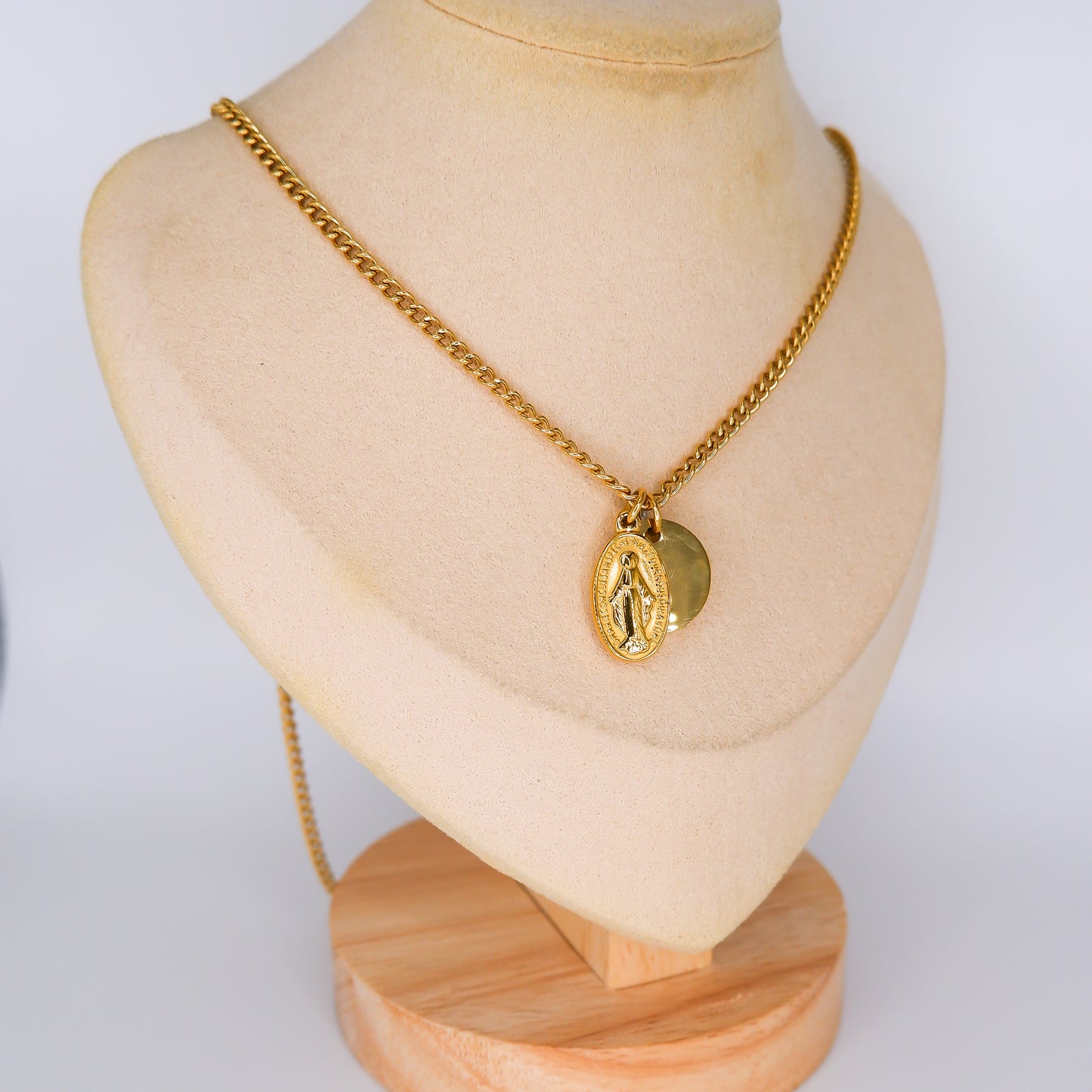 Colar Homem Dourado Medalha com Escapulário