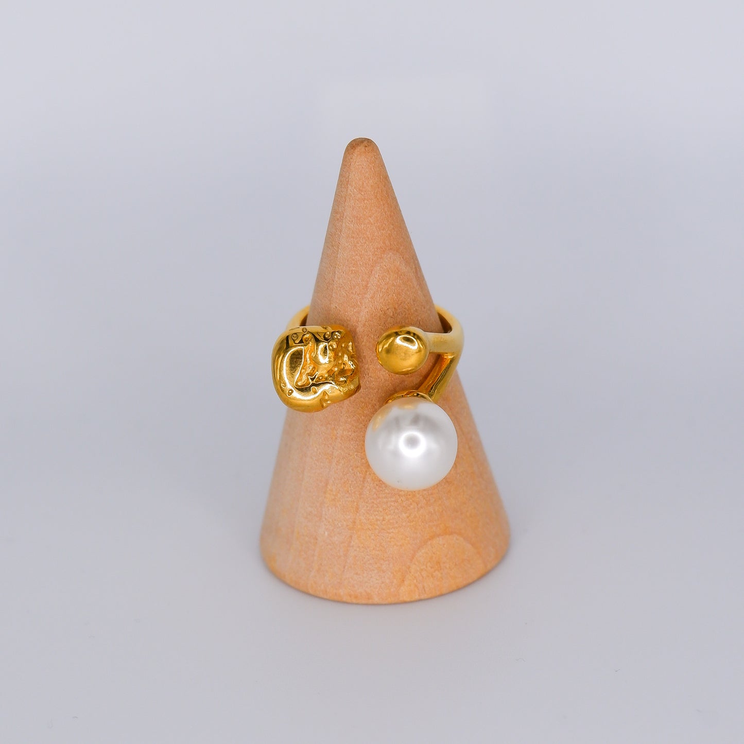 Anel Dourado com Pérola