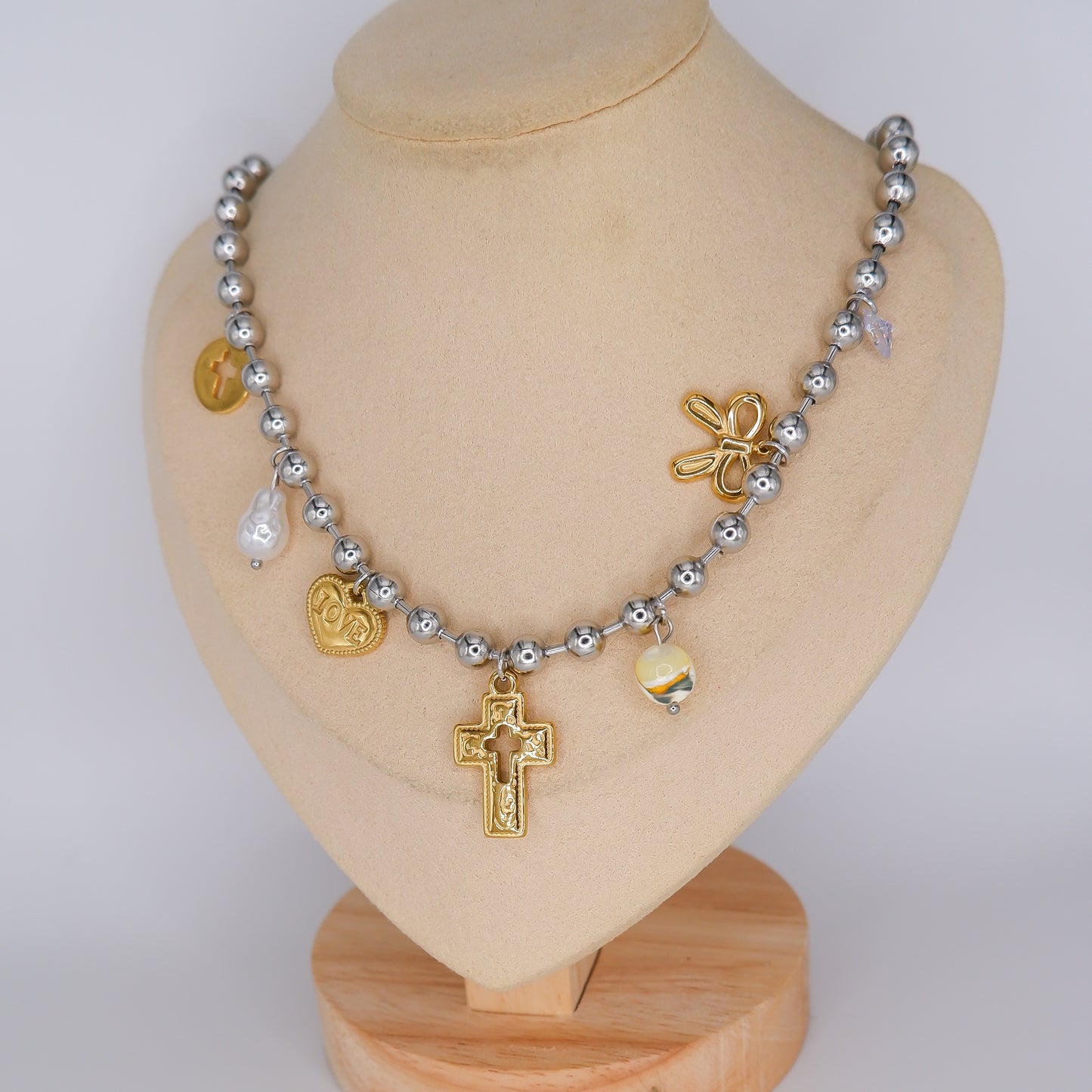 Colar de Bolas com Pendentes