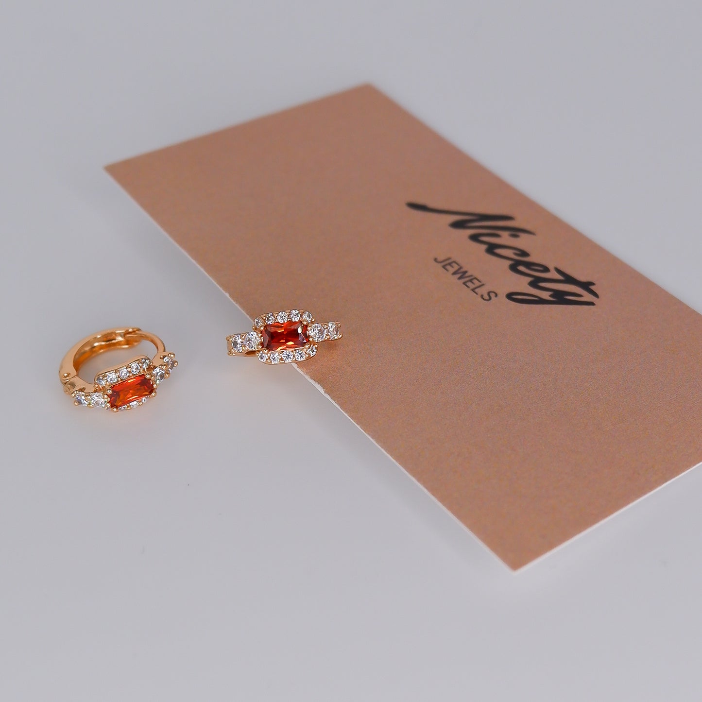 Argola Hipoalergénica Brilho Laranja Avermelhado